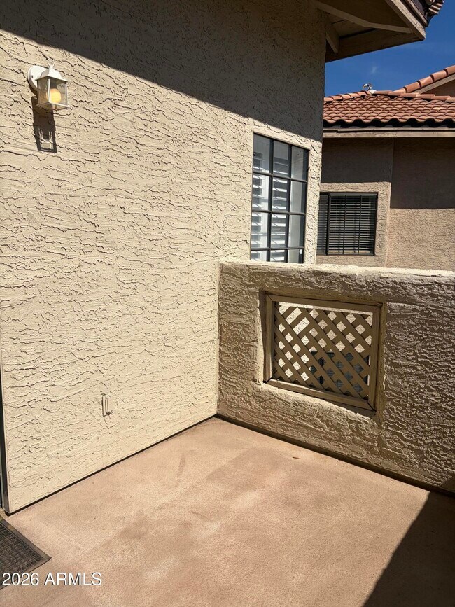 Building Photo - 930 N Mesa Dr