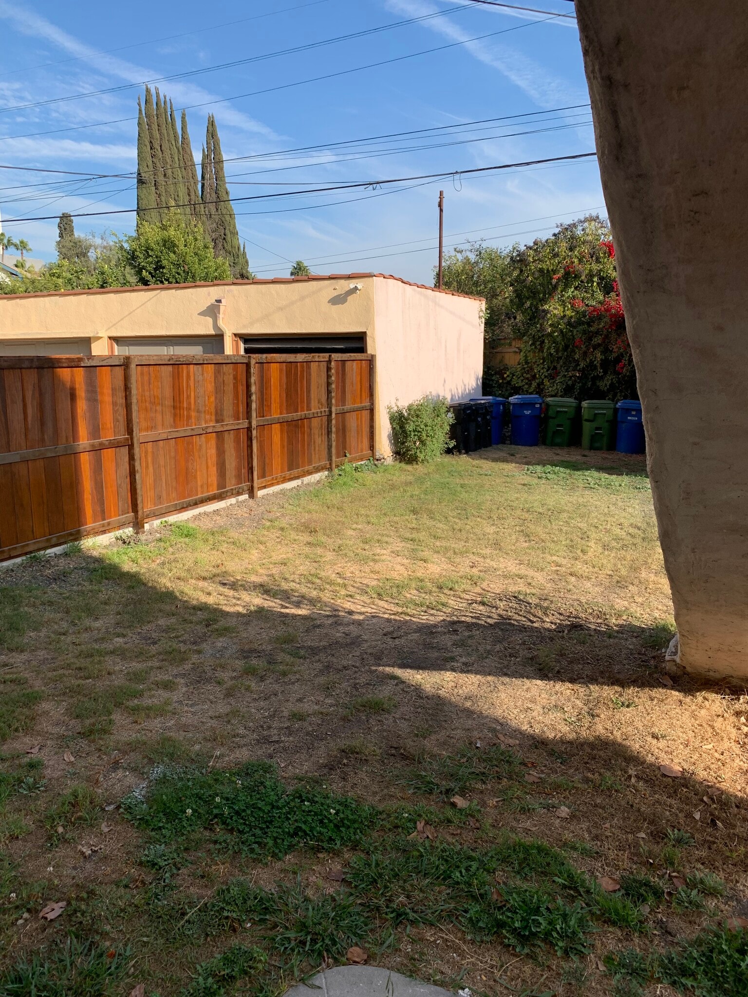 Spacious Backyard - 822 S Curson Ave