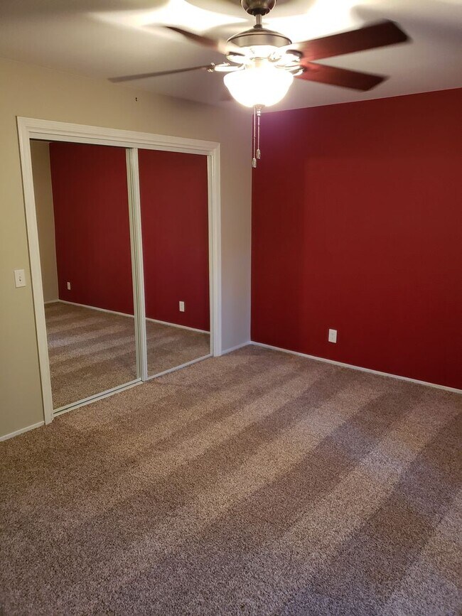 Building Photo - 3 BED 2 BATH HOUSE OFF VICTOR AVE