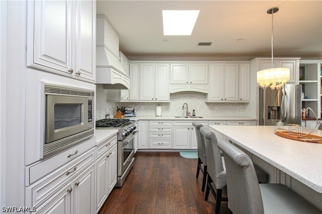 Building Photo - 2150 Marina Dr