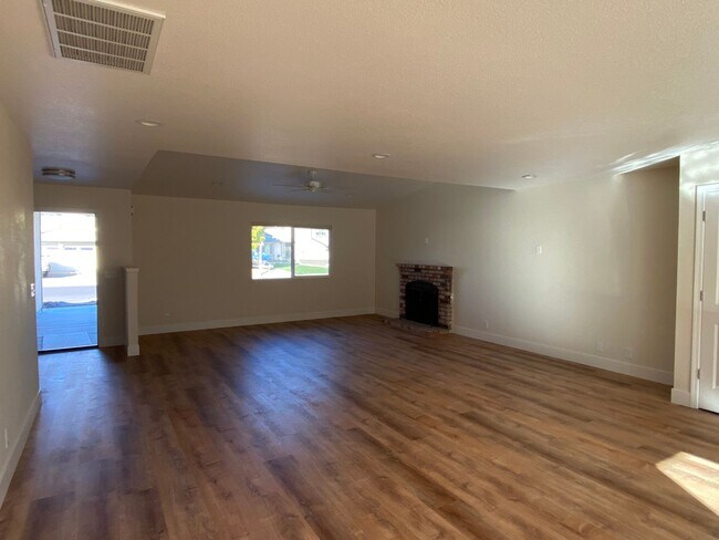 Building Photo - COMING SOON - Wonderful 4 bedroom/2 bath house - Updated throughout!