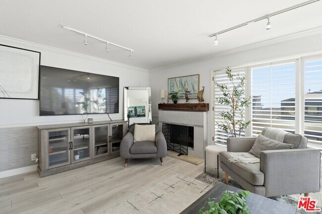 Building Photo - 6400 Pacific Ave