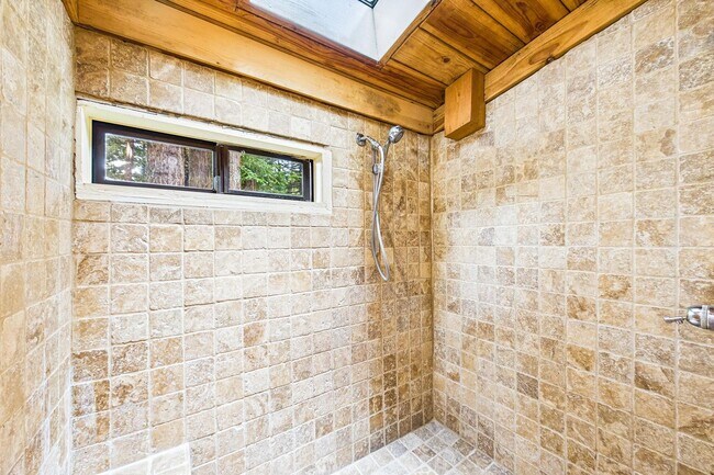 Building Photo - 2910 Greenbriar Ln