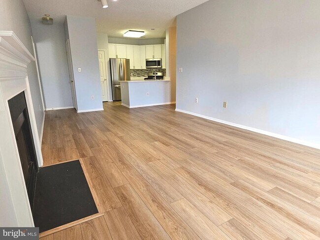 Building Photo - 6005 Rosebud Ln