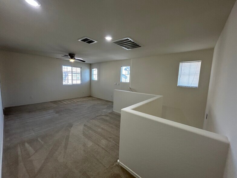 Building Photo - 2964 S Washington St