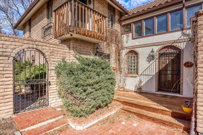 Building Photo - 990 Beech St