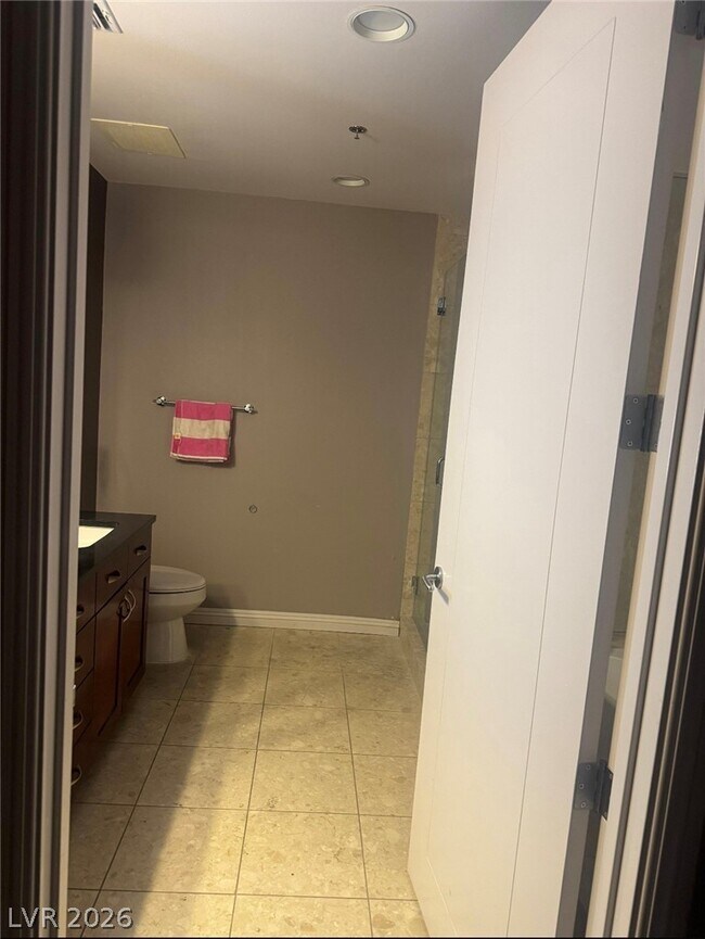 Building Photo - 4575 Dean Martin Dr