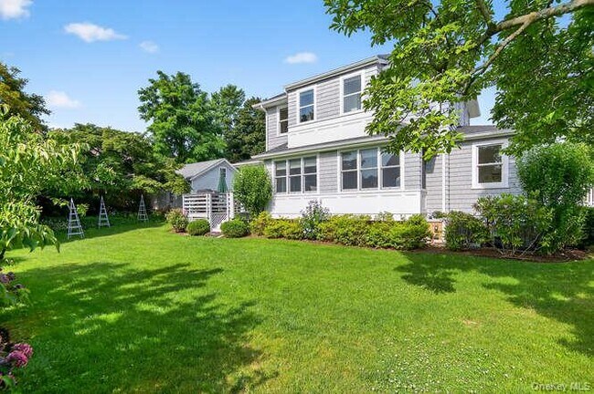 Building Photo - 25 Soundview Ave