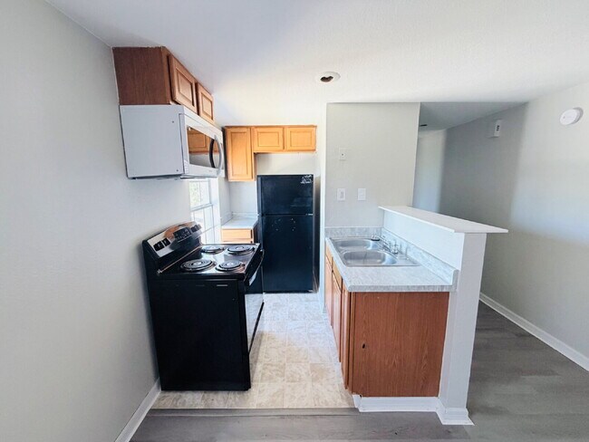 Building Photo - "Cozy 1-Bedroom Retreat in Haines City – Modern Comfort in 432 Sq Ft!"