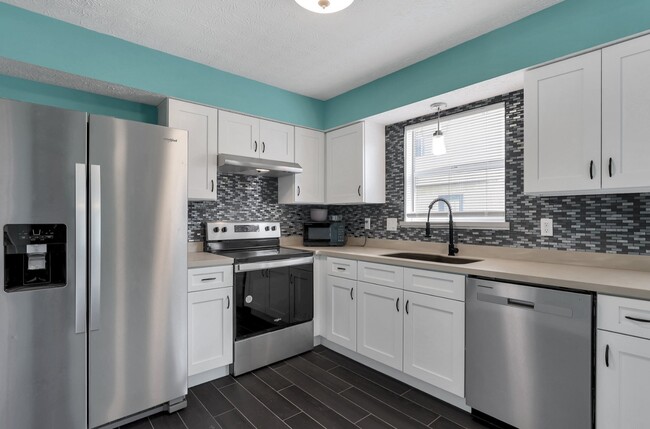 Kitchen - 4826 Lady Jane Ave