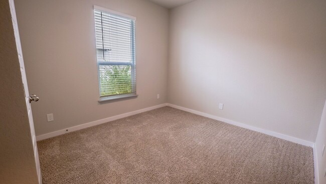 Building Photo - Stunning 3x2 Luxury Duplex in Buda, TX!
