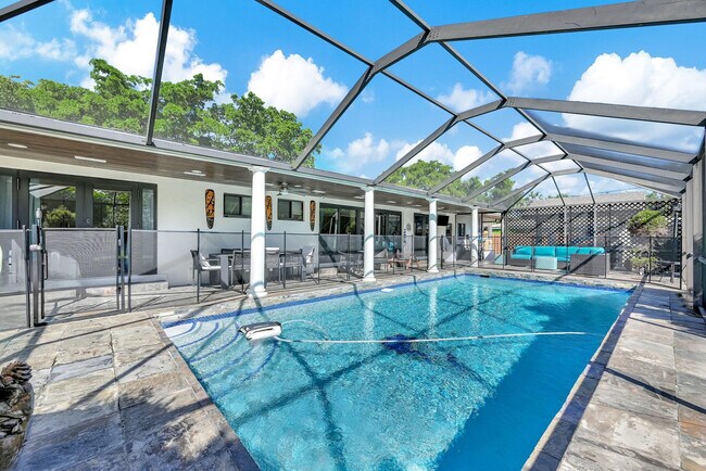 Building Photo - 836 Orchid Dr