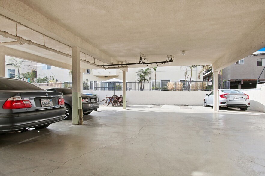 Building Photo - 1723 S Barrington Ave