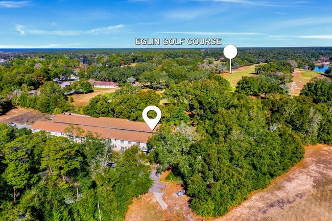 Building Photo - 115 Country Club Dr