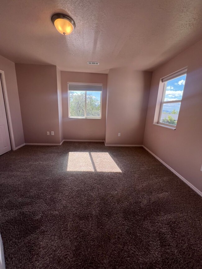 Building Photo - 2 Bedroom Condo in Tooele