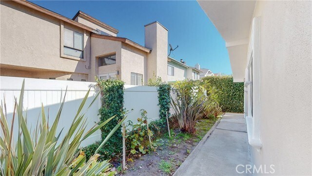 Building Photo - 2213 Bataan Rd