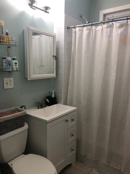 Building Photo - 8 Bucknam St