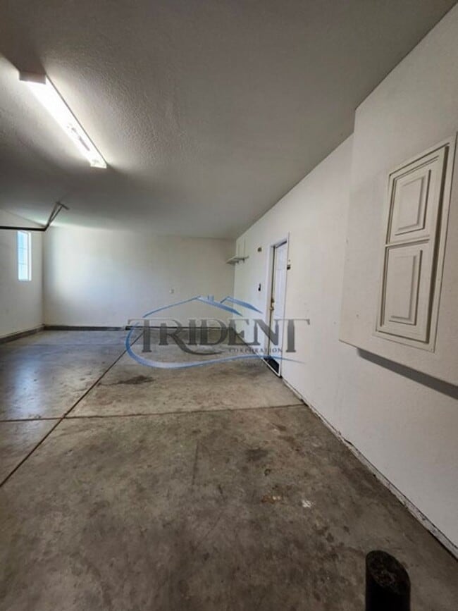 Building Photo - 1038 Zanes Dr