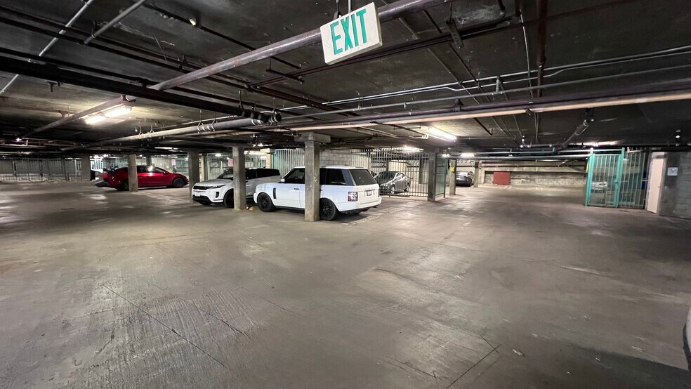 Building Photo - 5420 Sylmar Ave