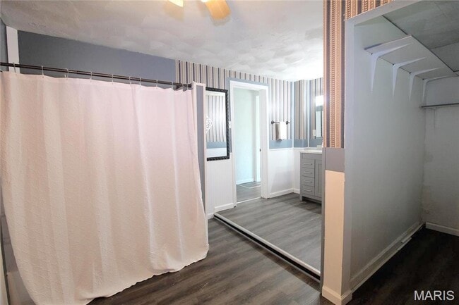 Building Photo - 413 N Center St