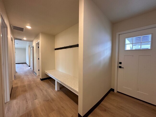 Building Photo - 507-509 Rustic Ridge Drive