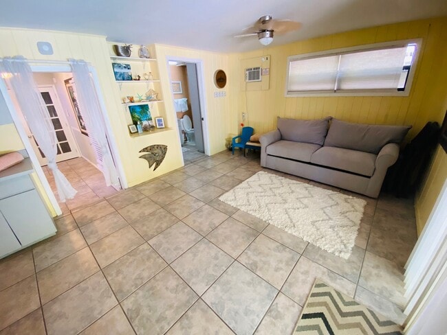 Building Photo - 3401 E Debazan Ave