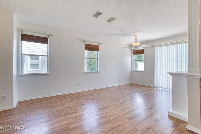 Building Photo - 637 Mount Olympus Blvd