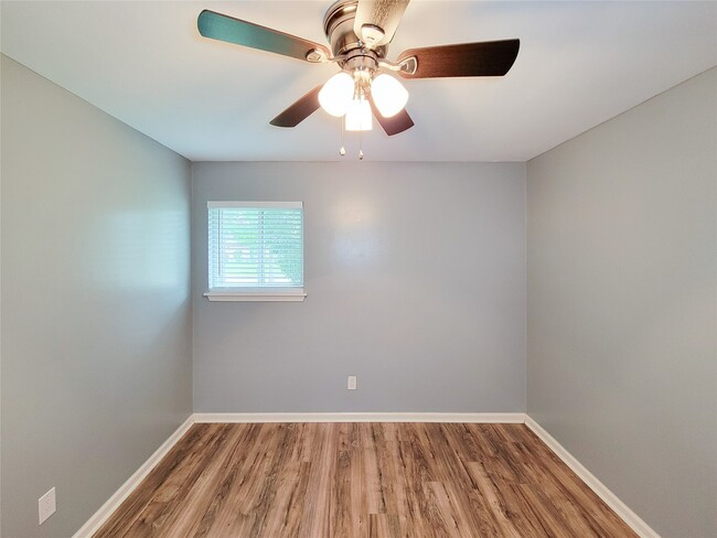 Building Photo - 5846 Ettrick Dr