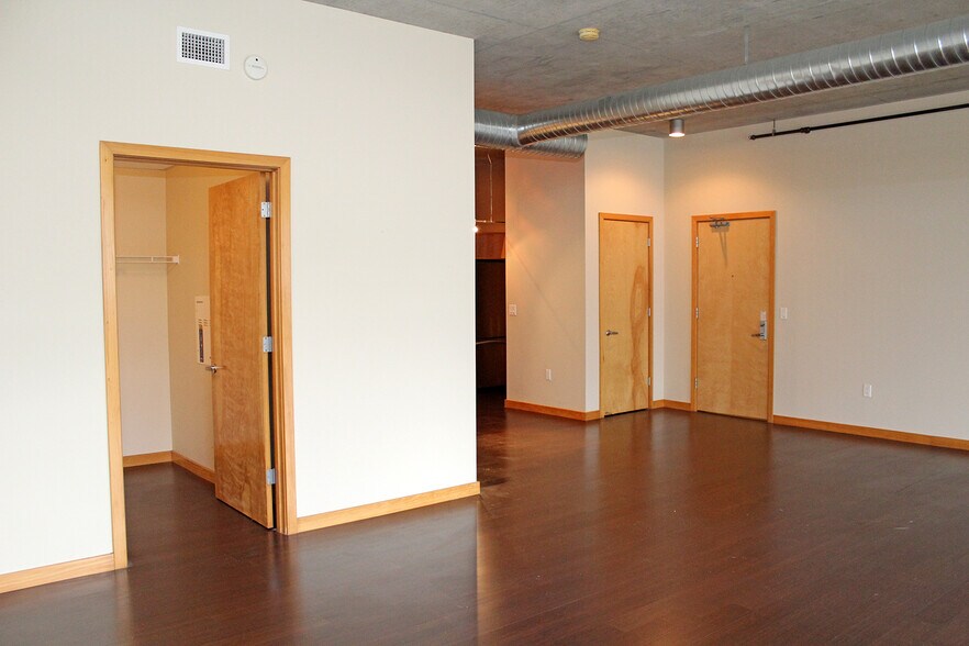 Building Photo - 1255 NW 9th Ave