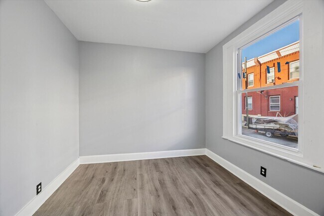 Building Photo - 4 Bedroom House North Philly- Will accept ...