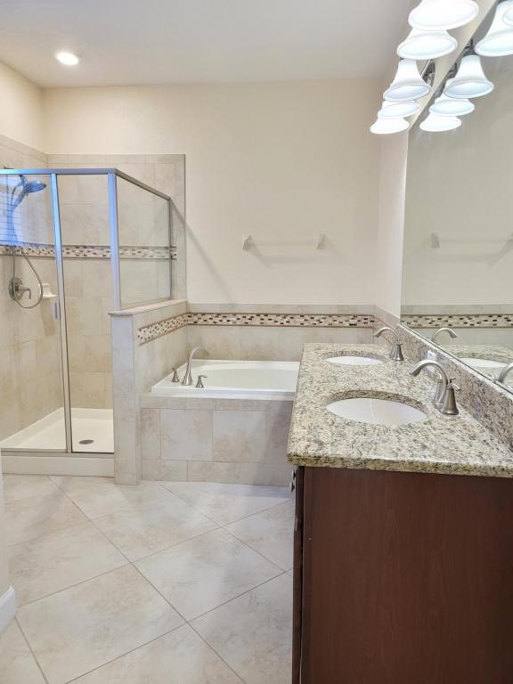 Building Photo - 15030 Evergreen Oak Loop