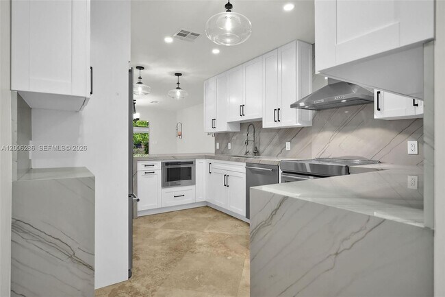 Building Photo - 6820 SW 86th Ave