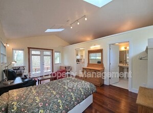 Building Photo - 1850 Dakin St