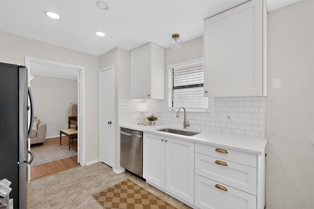 Building Photo - 594 King Cir