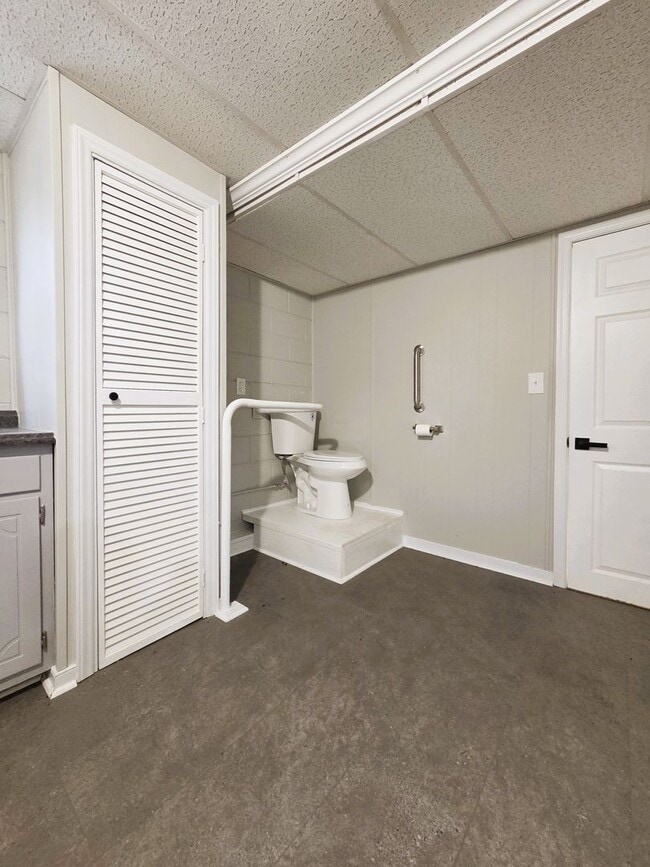 Building Photo - Remodeled ranch on large serene lot in Amelia County.