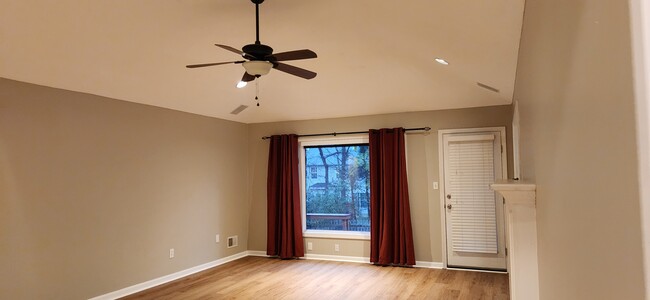 Living room - 4108 Saratoga Woods Dr