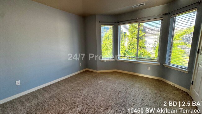 Building Photo - Bright 2 BD | 2.5 BA Townhome with A/C and Parking - Tigard