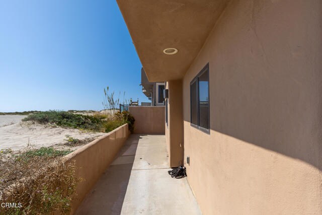 Building Photo - 3265 Ocean Dr