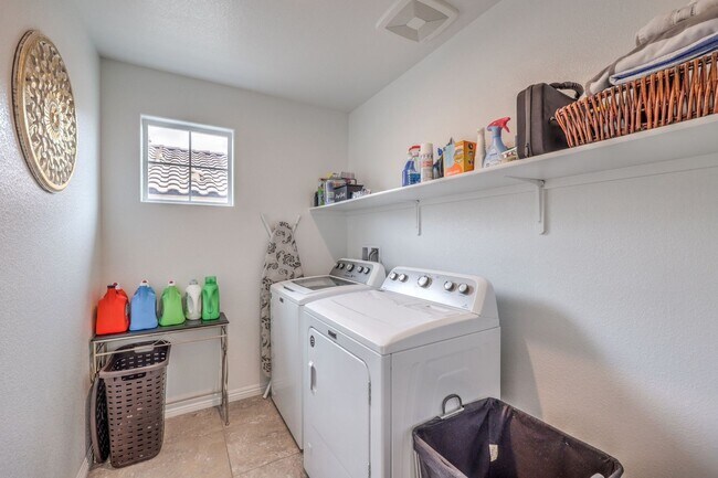 Building Photo - Unfurnished Skye Canyon Home in gated community w/ Loft & EV Charger