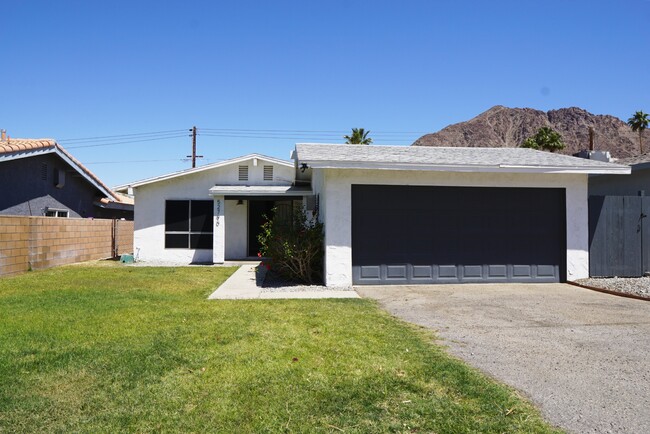 Primary Photo - 52790 Avenida Navarro