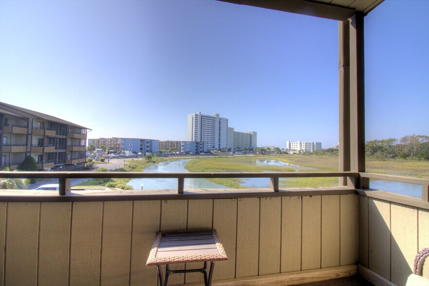 Building Photo - 9501 Shore Dr