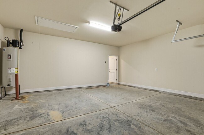 Building Photo - 52 Woodwater Cir