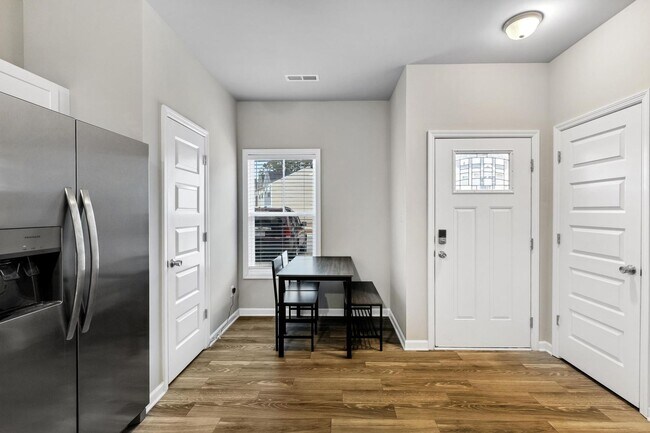 Building Photo - Furnished rental available now!!