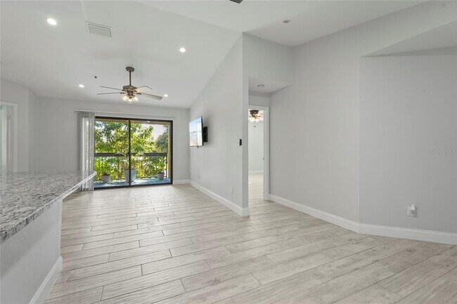 Building Photo - 4045 Crockers Lake Blvd