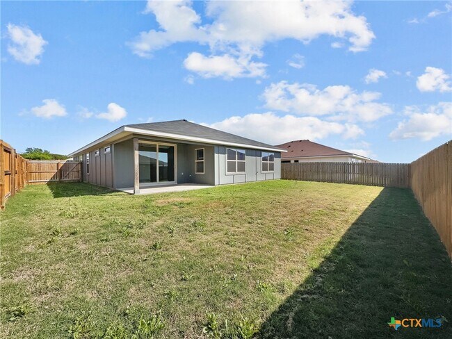 Building Photo - 822 Freedom Cir