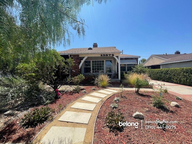 Building Photo - 13574 Ottoman St