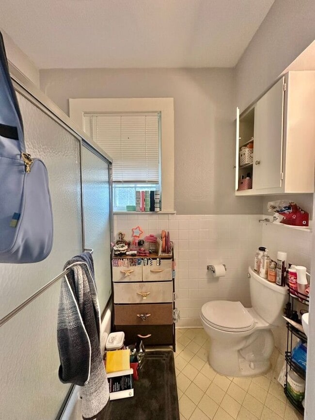 Building Photo - 1 Bed 1 Bath at Broadway Apartments! All B...