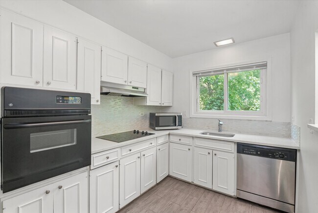 Building Photo - 200 S Blvd-1A