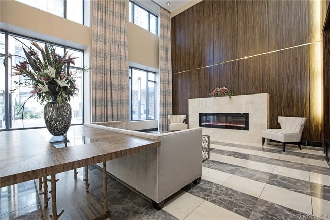 Building Photo - 10 City Pl