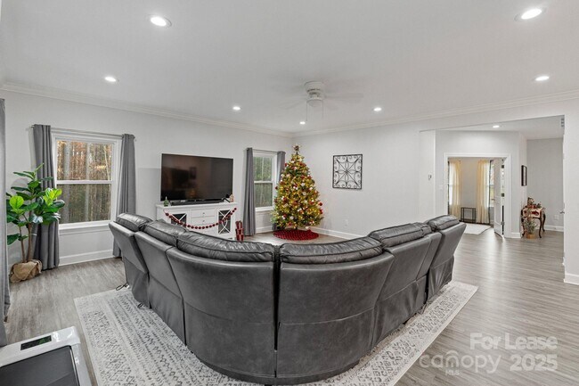 Building Photo - 122 Rutan Ct